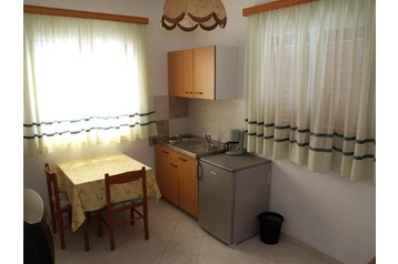 Chorwacja Privát Okrug Donji, Zewnątrz